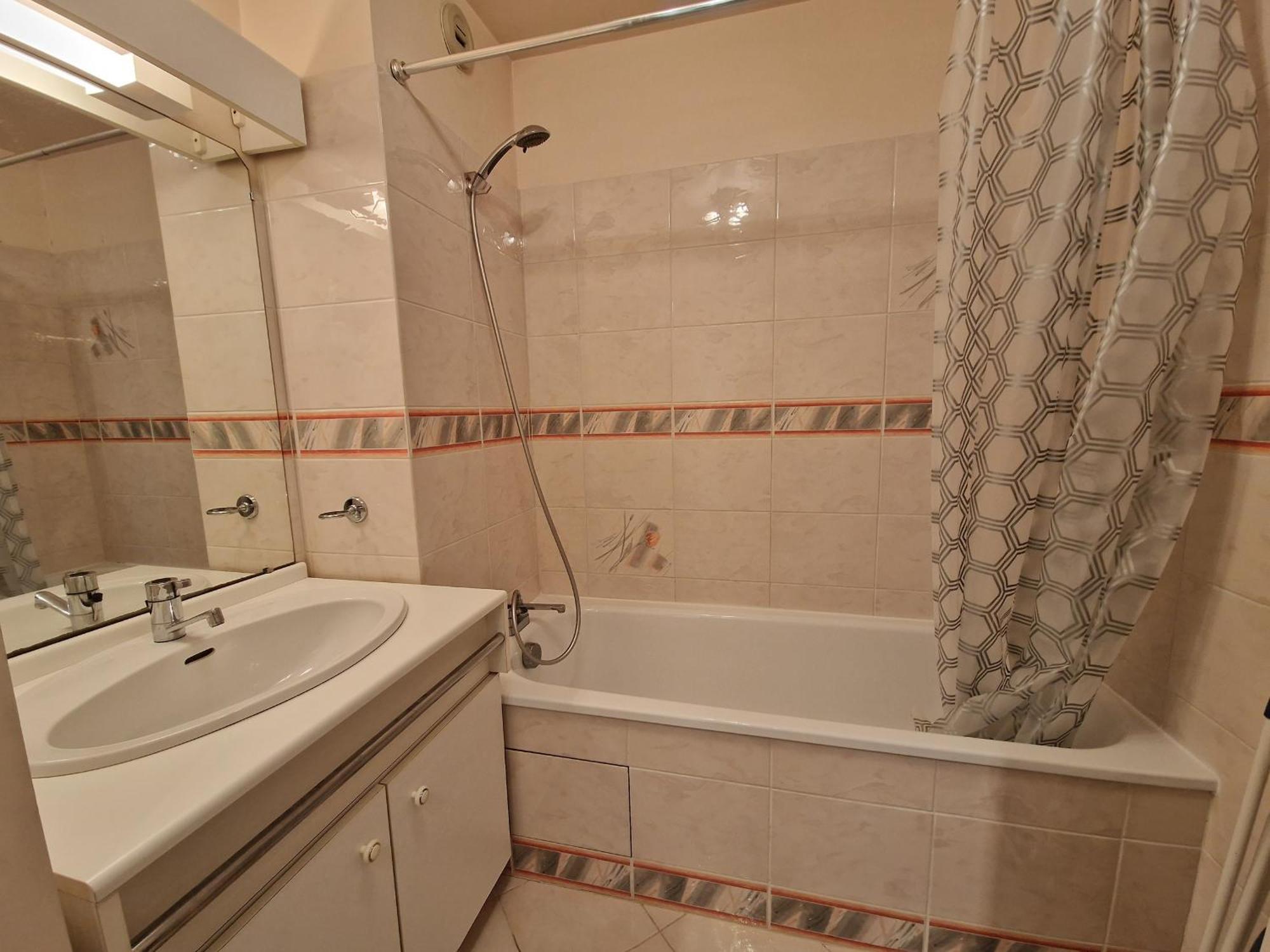 Appartement Avec Piscine, Tennis & Balcon, Centre-Ville Chatelaillon-Plage, 6 Pers, 2 Ch - Fr-1-706-17 Buitenkant foto